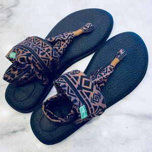 Sanuk Yoga Thong Sandals - Tribal Print Size 9